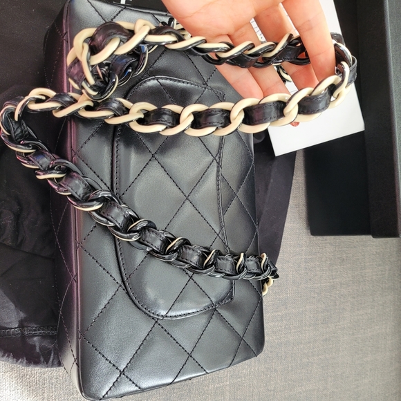 Chanel Medium Single Flap Limited Edition - Picture 9 of 15